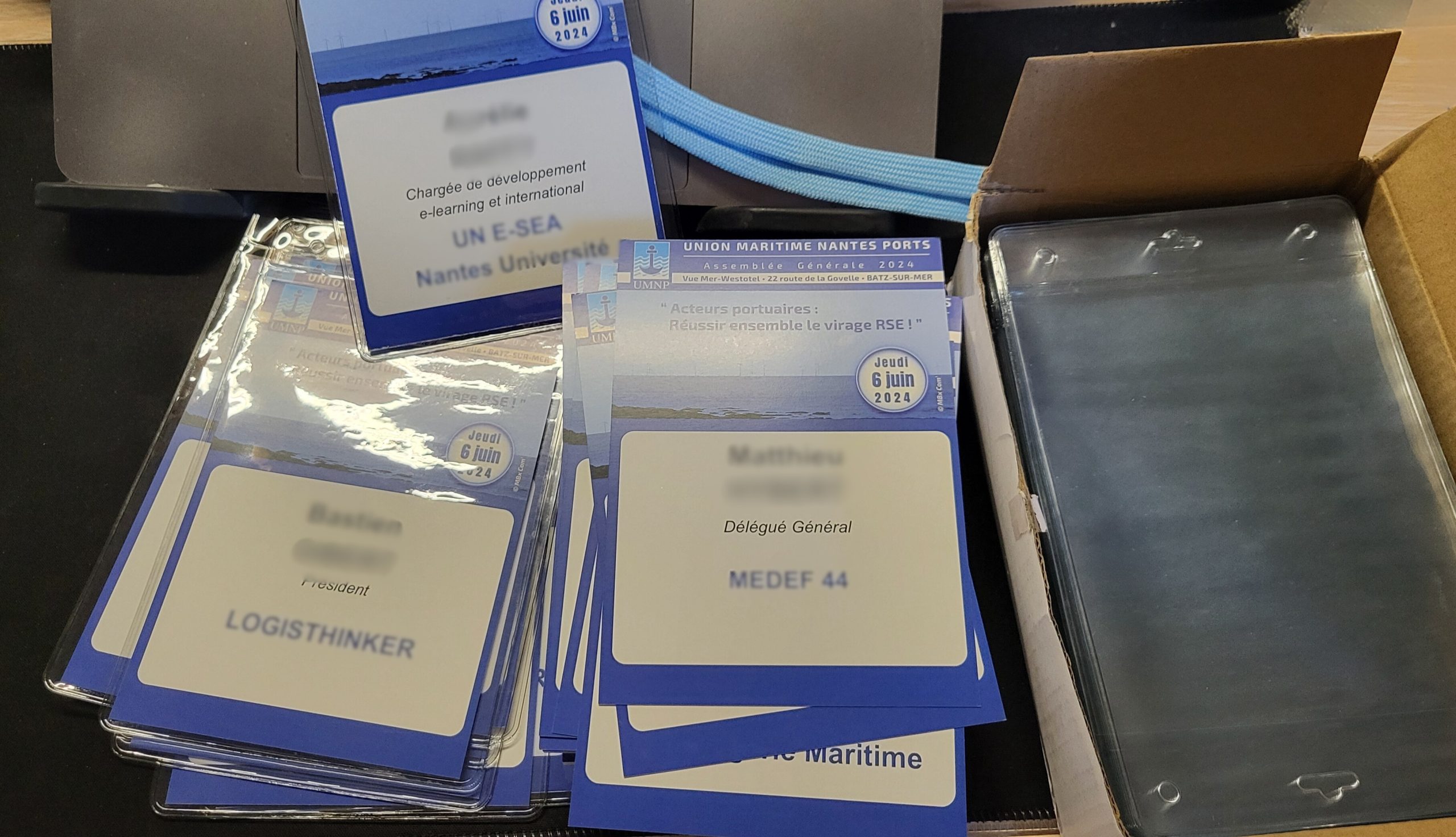 Badges-exemples-floutés